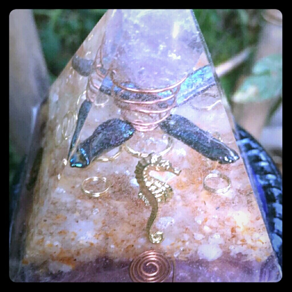 Orgonite pyramid - Picture 1 of 3